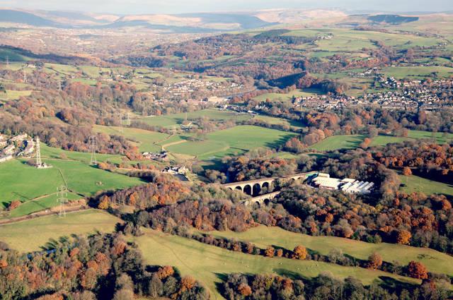 Marple aqueduct view by Neil Mitchell (via Shutterstock).